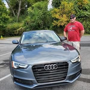 Meet your Posher, Hallie